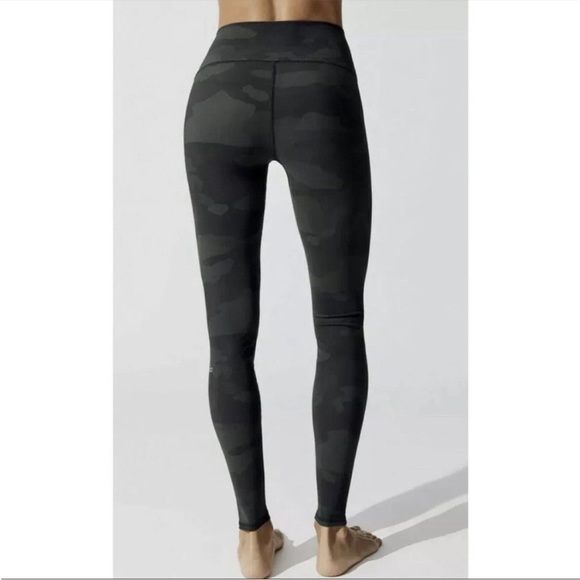 ALO Yoga High-waist Hunter Green Camo Vapor Leggings - Picture 4 of 9